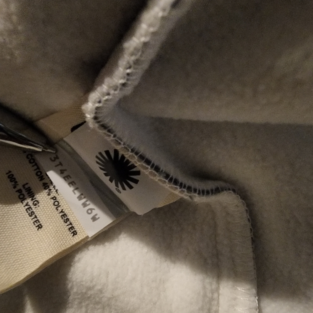 Robe - Picture 6 of 10